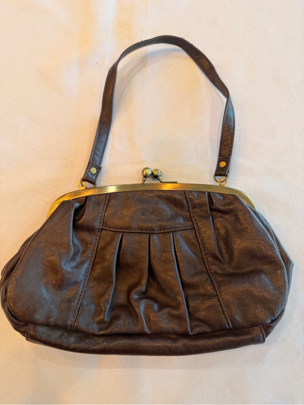 Vintage Dark Brown Pleated Leather Kisslock Clasp Handbag